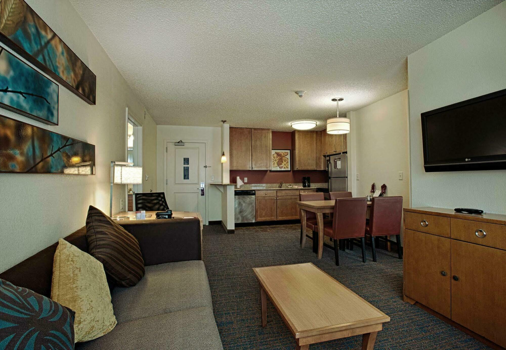 By Marriott Atlantic Airport Hotel 3*